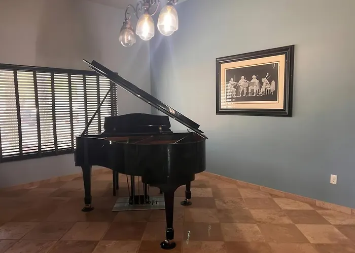 4br Ranch W Four Peaks Views Fireplace Hot Tub *